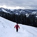 Winter - und "roter Farbtupfer" - in den grau-weissen Napfhögern
