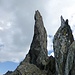 Felsplatten am Piz Giuv Südwestgrat. Die Platte links im Bild ist mindestens 10m hoch.