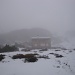 Sunnig Grat Hütte im Nebel