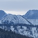 Ein breiter Buckel: das Galgenstangenjoch genau vor dem tiefen Einschnitt zwischen Östlicher Karwendelspitze und Vogelkarspitze