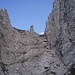 Canalone Valsecchi: si passa dove si vedono i massi. Nonostante l'apparenza non è un'arrampicata difficile, in cima il Colle Valsecchi ha una quota di 1898m.