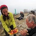 E' stata offerta come pizza e Paolo, con la scusa di portarla ai nipoti, sta servendosi....