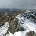 La poca neve regala un sapore selvaggio alla vetta del Gridone.