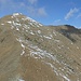 L'ultimo tratto prima della vetta del Civrari, visibile a destra il grosso cippo in cima.