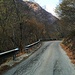Sulla strada tra Marmo e Rosarolo: il varco sulla sinistra è quello che permette di scendere al ponte 