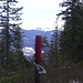 Die rote Holzstange zeigt den höchsten Punkt des Blasenkogel