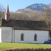 .. die Wände und Fenster sind tatsächlich schräg.<br />Kein Wunder, früher floss hier ein Lintharm vorbei, da kann das Gelände schon abgesackt sein. <br />Gleich neben der Kapelle ist noch eine ehemalige Flussschleife erhalten geblieben.