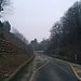 Parto a correre risalendo la Via Macchio di Cavaria,in evidenza sulla sinistra l'ottimo lavoro di ripristino, effettuato dopo la frana di fine Dicembre 2013.