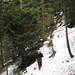 Hangquerung im Abstieg - immer noch viel Schneeberührung