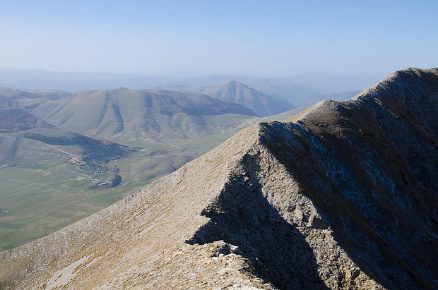 Gratwanderung mit Blick auf Castelluccio