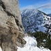 Blick aus der steilen Gipfelflanke des Schildenstein zur Wichtelplatte