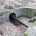 Der Bittersbrunnen ist eine der wenigen Wasserstellen am Berg und dürfte für die Wasserversorgung der Bevölkerung von entscheidender Bedeutung (wenn auch vermutlich nicht annähernd ausreichend) gewesen sein. Die Quelle ist heute in Stein gefasst. 