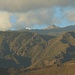 Hotel-Blick zu den Gipfeln der Caldera mitsamt des schneebedeckten Teide