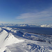 Gipfelpanorama nach Süden, links die Einfahrt in den Gletscher