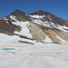 Unterwegs im Aragats-Krater - Rückblick über das kleine Seelein zum Nordgipfel.