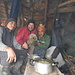 Beim Kochen in der Hütte in Plazabamba, wir fanden da sogar einen Hund vor, den wir vor dem Hungertod bewahrten