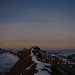 Blick über die First zum Gipfelkreuz