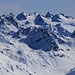 Madrisahorn (2826,1m): Zoom zur Silvretta. Links ist das felsige Grosse Seehorn (3122m), in der Mitte stehen Silvrettahorn (3233m) und Piz Buin (3312,1m), rechts der Gletscherchamm (3173m).