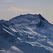 Gezoomte Aussicht vom Bärnet (2385m) auf den Skiberg Weissfluh (2843,3m).