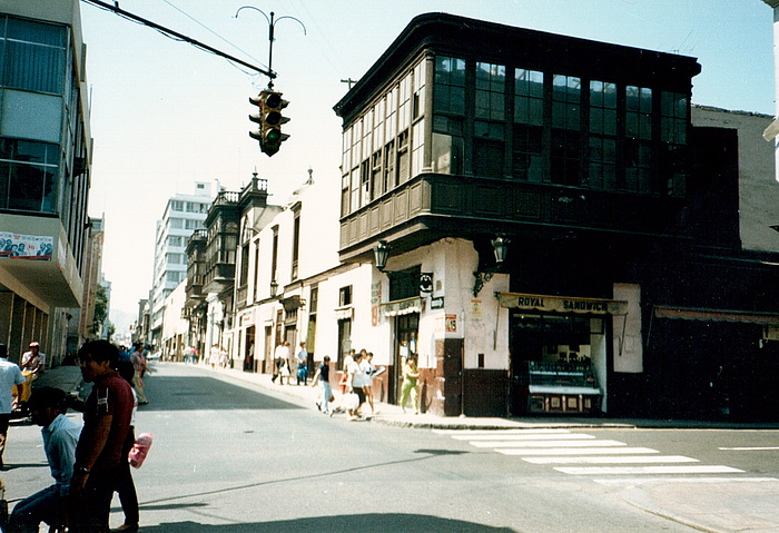 Viele Gebäude aus der Kolonialzeit haben diese... [hikr.org]