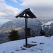 Das eindrückliche Gipfelkreuz am Grünstein