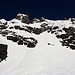 Links unsere Aufstiegsroute. Das Gelände ist deutlich steiler, als es den Anschein macht. Über der Bildmitte kehrten wir um.