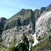 il monte Spallone e a dx la punta del monte Sagro,con il versante dove passa gran parte del percorso...