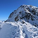 Aroser Rothorn Nordwestgrat: Der zweite steile Aufschwung leitet direkt auf den 2980,2m hohen Gipfel wo gerade ein Berggänger steht. Dank der Spur auf dem Grat war dessen Begehung fast wie ein Spazergang :-)