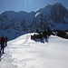 Im Windschatten der mächtigen Gehrenspitz-Nordwand geht's gen Gipfel