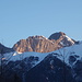Schüsselkarspitz Südwand und Leutascher Dreitorspitze im Morgenlicht.