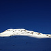 Blick hinauf zum Piz Cavradi<br />noch in der Sonne, die Gipfelbezwinger der Gruppe