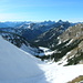 Rückblick auf die Aufstiegsroute, im Hintergrund die Allgäuer Alpen mit dem Hochvogel
