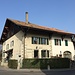 schöne Häuser in der Genfer Landschaft