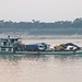 der Irrawaddy ist die wichtigste Lebensader von Myanmar. Alles wird auf solchen Schiffen transportiert.