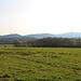 Wiesenland, Blick zum Ještědský hřbet (Jeschkengebirge/Jeschkenkamm) 