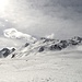 <b>Tra le varie vette scialpinistiche raggiungibili dalla Neue Pforzheimer Hütte la più veloce è la Samerschlag / Schartkopf (2831 m). Il dislivello da superare è di 520 m, ciò che richiede un paio d'ore di salita.</b>
