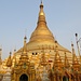 Shwedagon Pagoda. 99m hoch und am Spitz mit 4351 Diamanten von total 1800 Karat geschmückt.