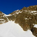 Blick auf die von der Morgensonne angestrahlte Südostflanke des Patteriols. Der Aufstieg erfolgte über das breite Couloir, das sich vom Hochkar nach rechts herunter zieht. Wie so oft täuscht das Foto über die Steilheit der Flanke hinweg - hier sieht es nach einem gemütlichen Spaziergang aus...