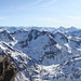 Gipfelblick nach Südosten. Markante Gipfel im rechten oberen Bilddrittel: Muttler - Piz Tschütta/Stammerspitz