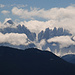 Zoom zu den noch reichlich bewölkten Dolomiten