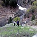 Il prato sotto al rifugio, in basso si vede il ramo del torrente Iragna che scende dal Vallecc del Tenc (Tra la Cima di Negros e la Cima di Stuell)