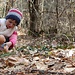das Baby lernt den Wald kennen