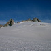 Vom Col d'Orny aus sieht man bereits unser heutiges Gipfelziel, die Aiguille du Tour (Felszacken in der Bildmitte). Ganz links etwas ausserhalb des Fotos befindet sich der Col du Tour (3281m).