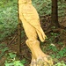 Holzschnitzerei im Wald Richtung Schönau