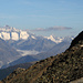 Finsteraarhorn mit grossem Aletschgletscher. Oberaarhorn. Rechts oben ist noch das Gipfelkreuz vom Wannehorn zu sehen.