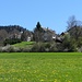 Das Dorf Les Brenets liegt oben auf einem Hügel
