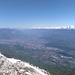 unscharf, aber wahr: Grenoble. In der Mitte der allgegenwärtige Mont Blanc (4810m)