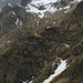 Il passaggio obbligato per raggiungere l'Alpe Vallar (che è dietro il punto indicato dalla freccia)