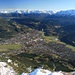 Tiefblick von der Kramerspitz hinab auf Garmisch
