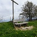 Ruhebänkli mit Kreuz auf dem Schindelberg
